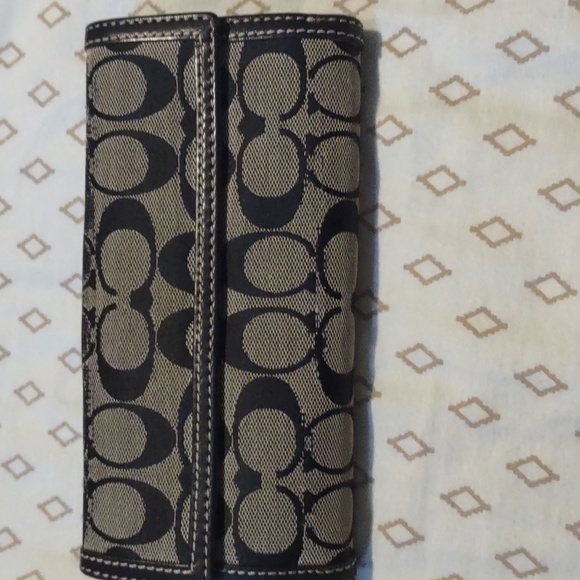 COPY - Authentic Coach Signature Monogram Wallet - Picture 2 of 8